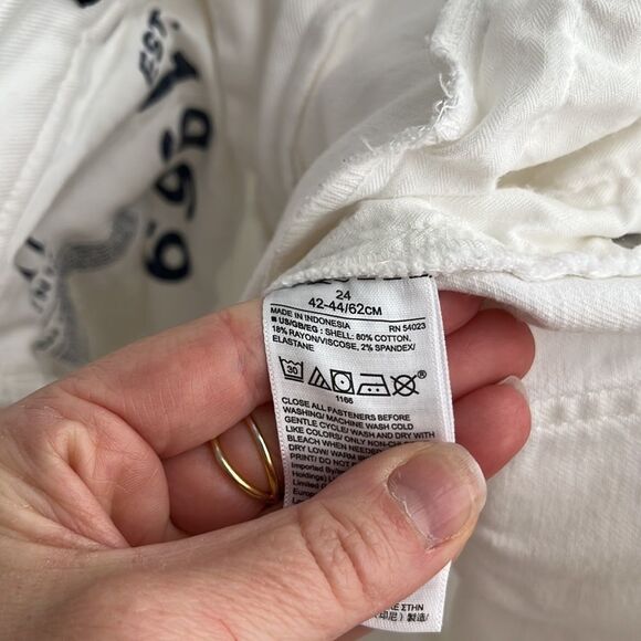 Gap Distressed White Best Girlfriend Jeans Size 24 - Picture 5 of 5